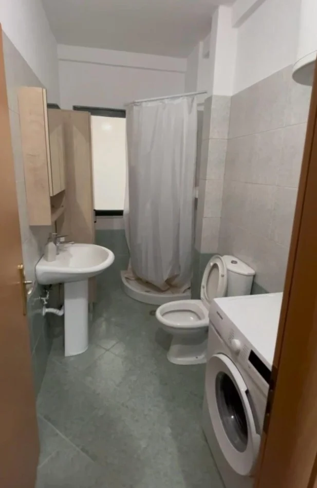 Tirane, jepet me qera apartament 1+1+Ballkon Kati 3, 70 m² 550 € (Kodra e Diellit)