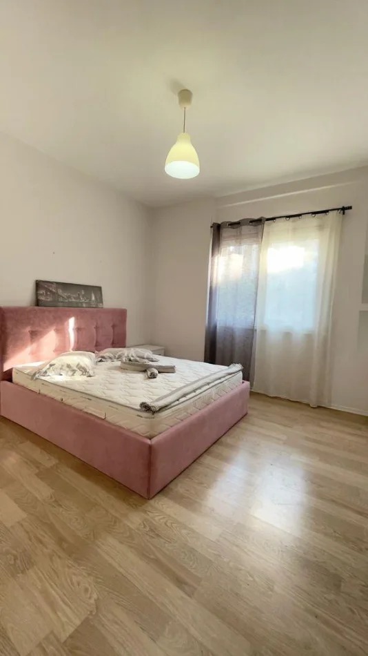 Tirane, jepet me qera apartament 2+1 Kati 5, 94 m² 650 € (Ngjit me fondacionin Eleonor)