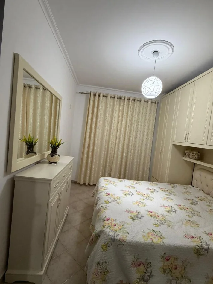 Tirane, jepet me qera apartament 1+1+Ballkon Kati 1, 55 m² 450 € 