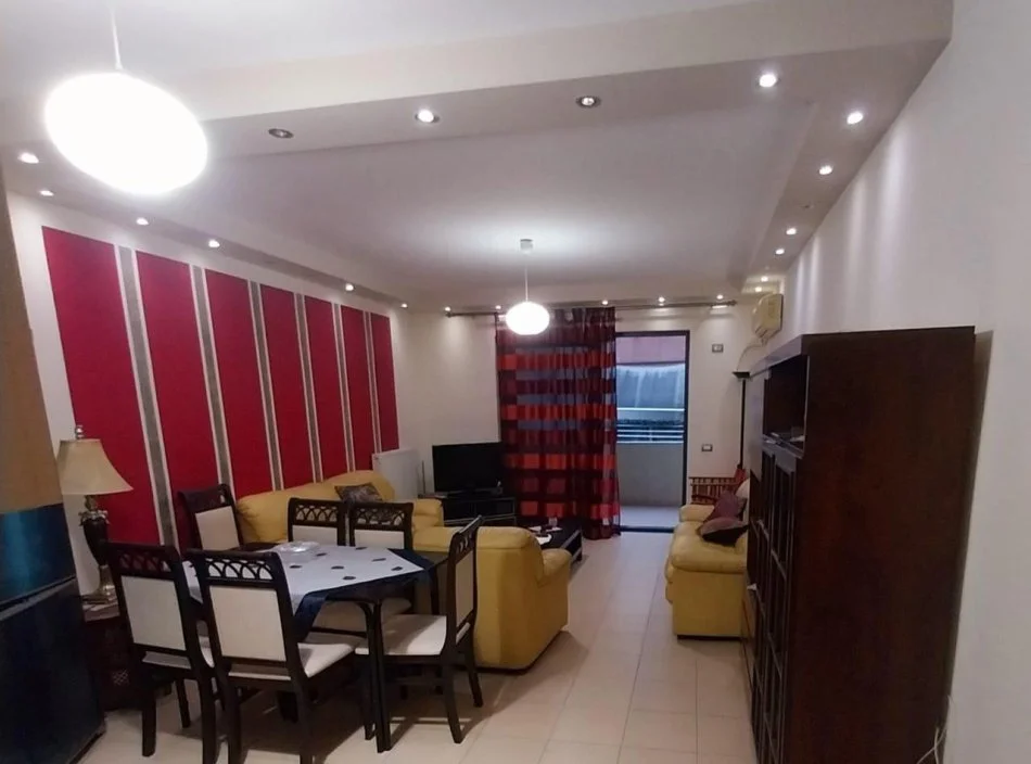 Tirane, jepet me qera apartament 1+1+Ballkon , 450 € (Kodra e Diellit)