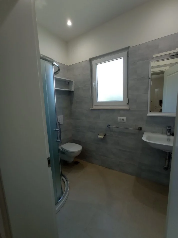 Tirane, jepet me qera Vile 4+1+Aneks+Ballkon Kati 2, 250 m² 2.000 € (Lunder)