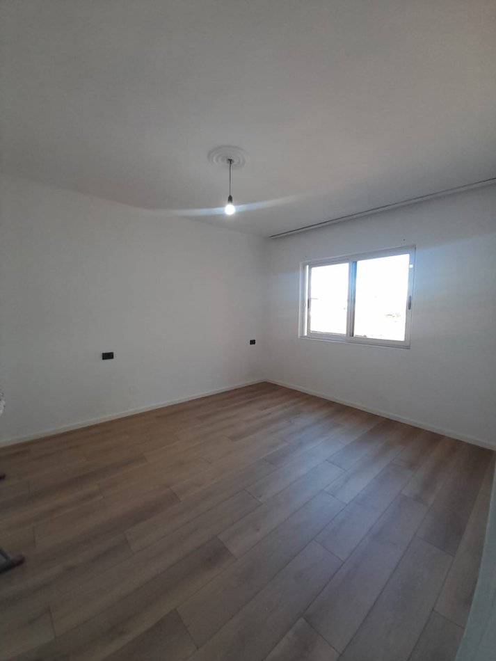 Tirane, jepet me qera apartament 1+1+Ballkon Kati 4, 60 m² 400 € (21 Dhjetori)