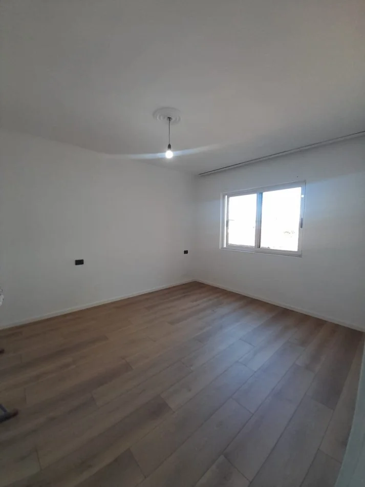 Tirane, jepet me qera apartament 1+1+Ballkon Kati 4, 60 m² 400 € (21 Dhjetori)