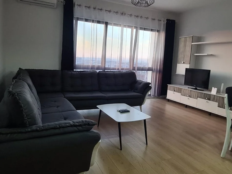 Tirane, jepet me qera apartament 1+1 Kati 10, 78 m² 600 € (Rruga E Dibres)