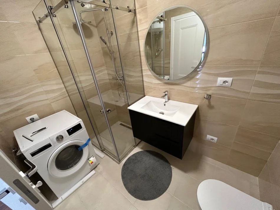 Tirane, jepet me qera apartament 2+1 Kati 8, 111 m² 750 € (Kompleksi milo 2000)