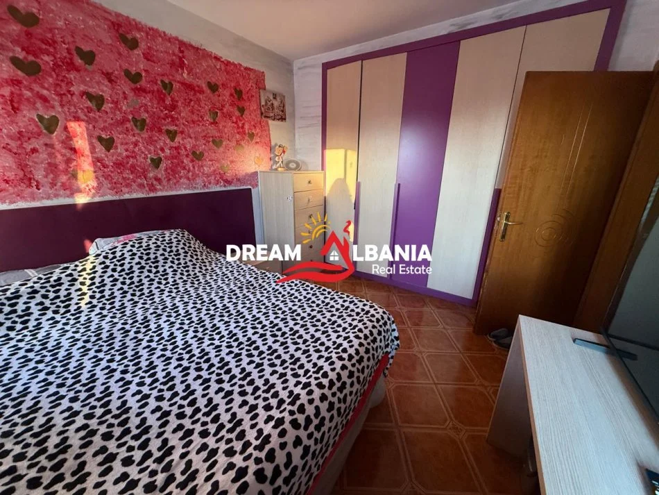 Tirane, jepet me qera apartament 2+1 Kati 5, 75 m² 550 € (prane Dispancerise)