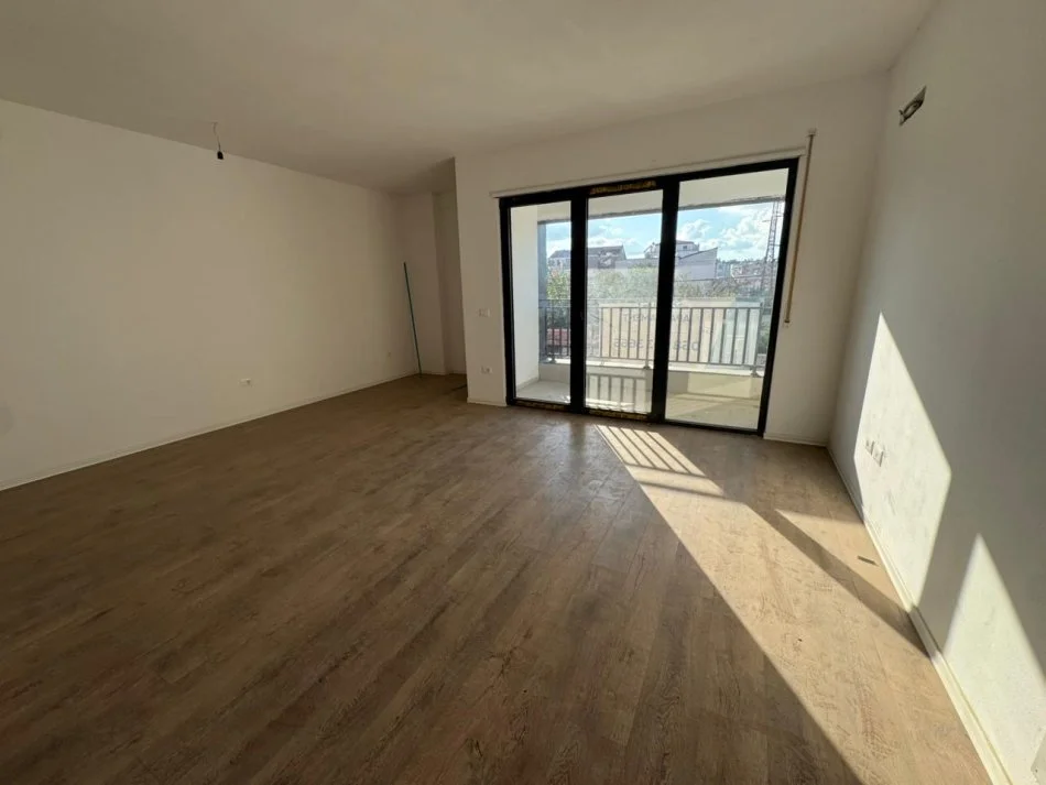 Tirane, shitet apartament 1+1+Ballkon Kati 1, 78 m² 149.530 € (Rruga Jordan Misja)