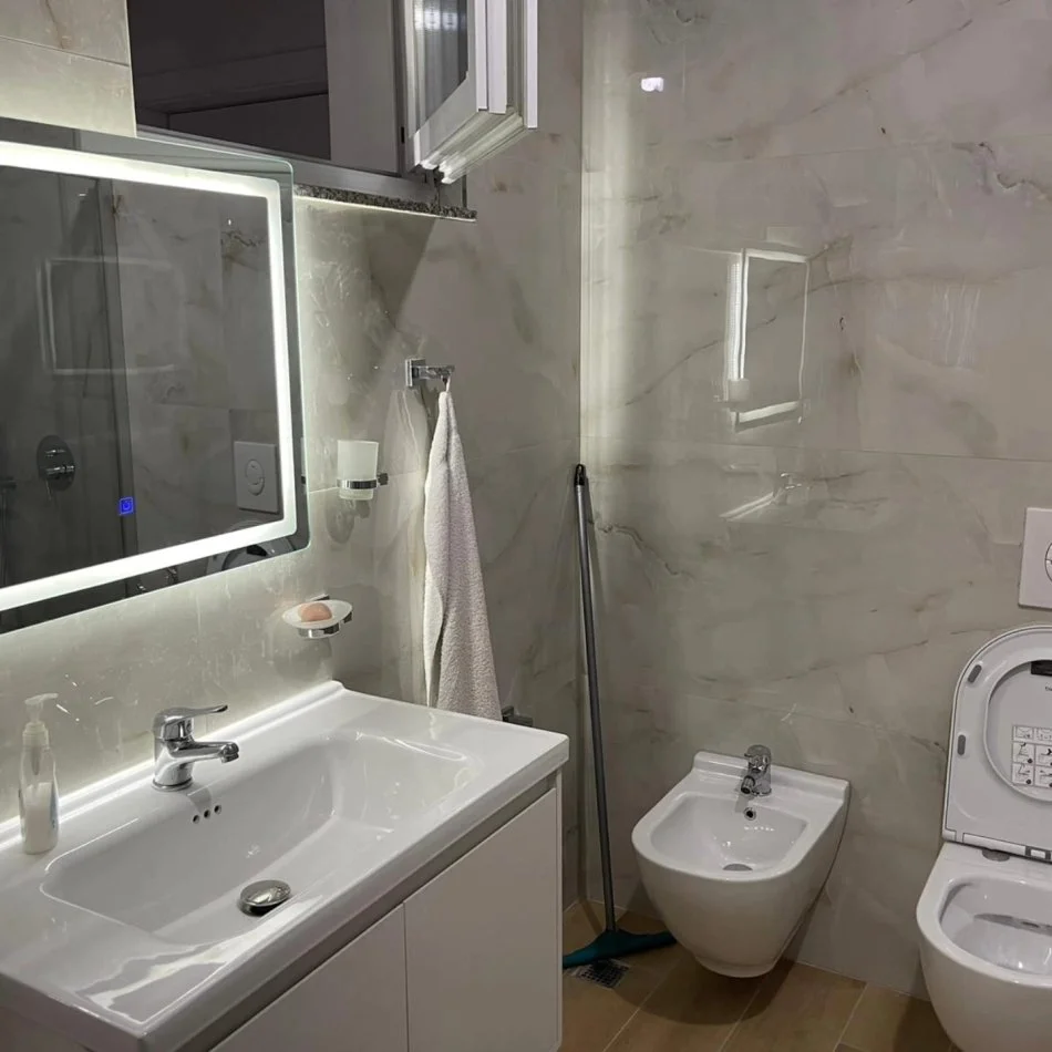 Tirane, shitet apartament 3+1+Ballkon , 140 m² 199.000 € (Dajt)