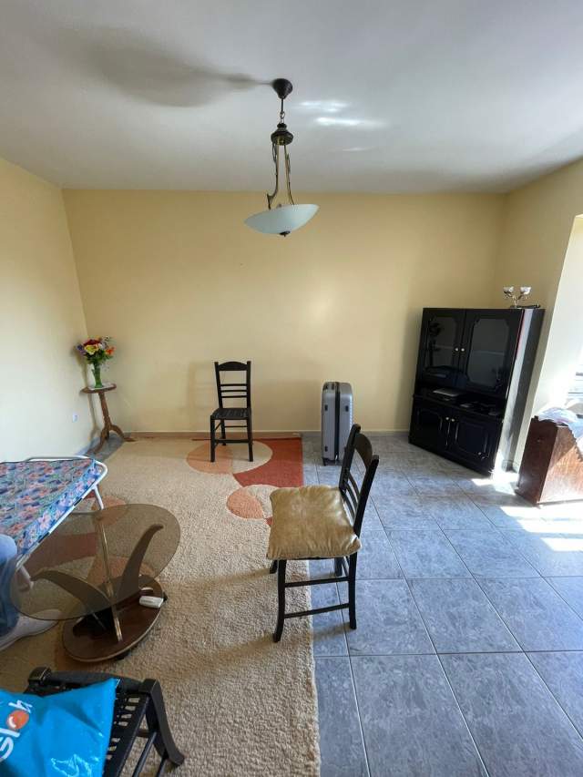 Tirane, jepet me qera apartament 1+1+A Kati 4, 80 m² 30000 Leke (Xhamllik)
