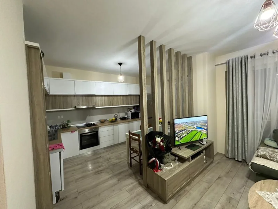 Durres, jepet me qera apartament 1+1+Aneks+Ballkon Kati 6, 60 m² 420 € 