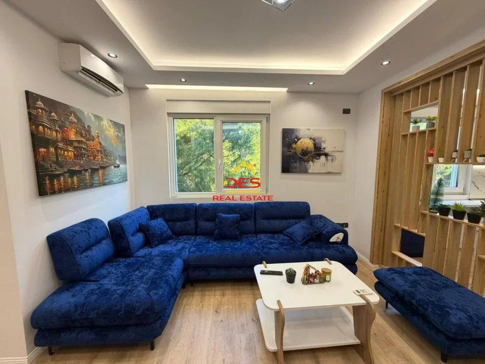 Vlore, shitet apartament 1+1+Ballkon Kati 3, 75 m² 158.000 € (Rruga Dhimitër Konomi)