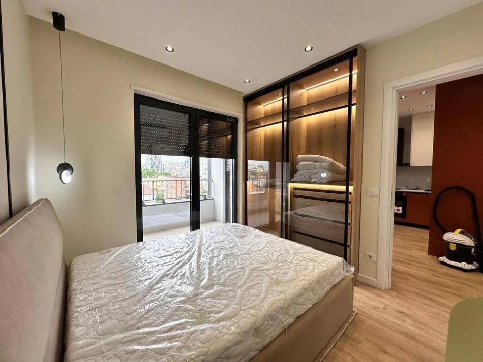 Tirane, jepet me qera apartament 1+1+Ballkon Kati 4, 70 m² 650 € (Bulevardi i Ri)