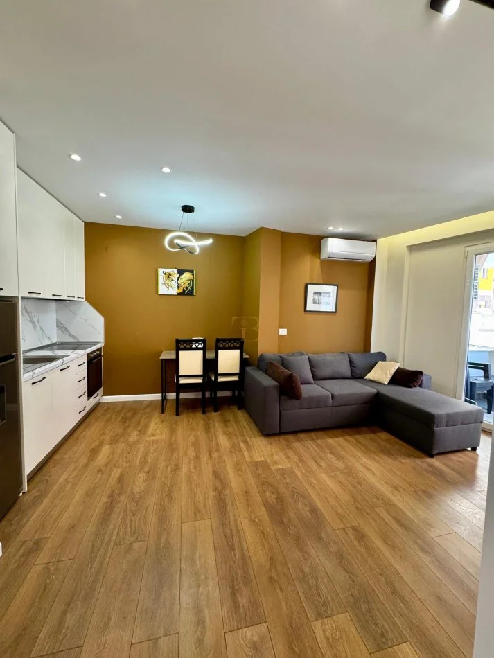 Tirane, jap me qera apartament 1+1 Kati 3, 550 € 