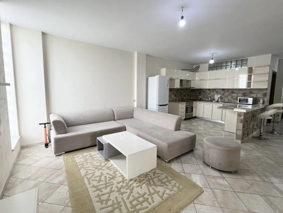 Tirane, jepet me qera apartament 2+1+Ballkon Kati 4, 124 m² 780 € (Zogu i Zi)