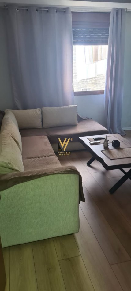 Tirane, jepet me qera apartament 1+1+Ballkon Kati 4, 50 m² 400 € (ALI DEMI)
