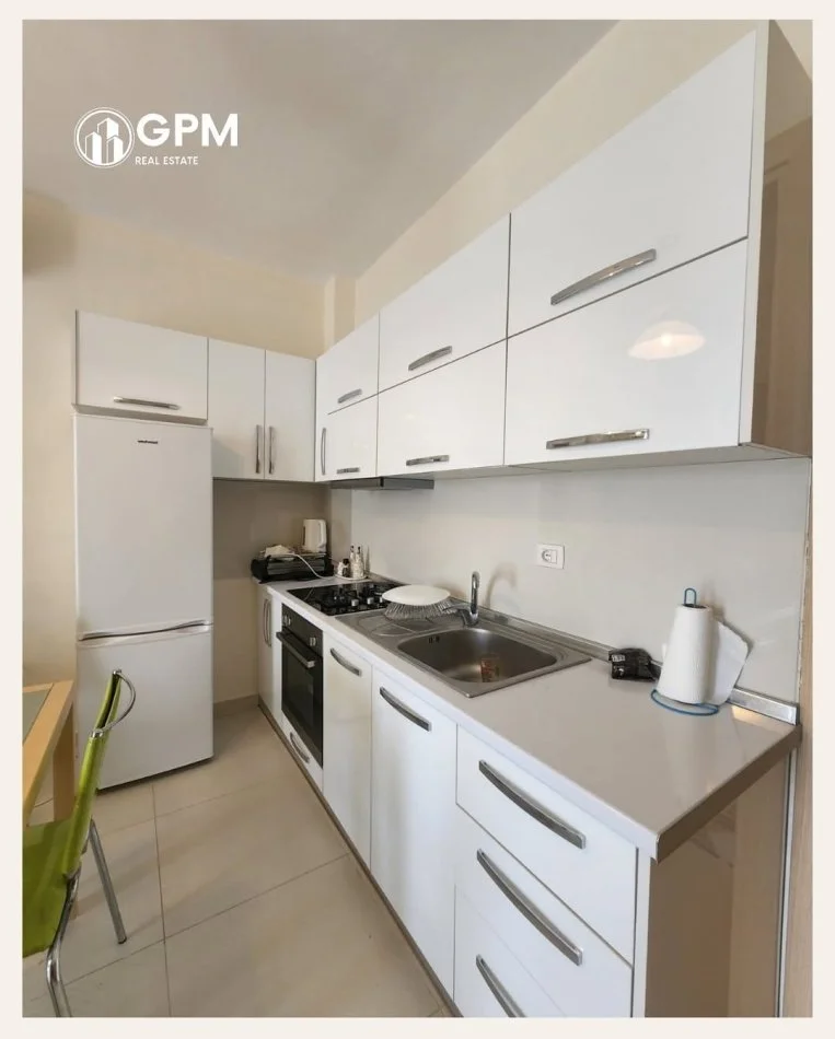 Vlore, shitet apartament 2+1 Kati 4, 80 m² (Radhime).