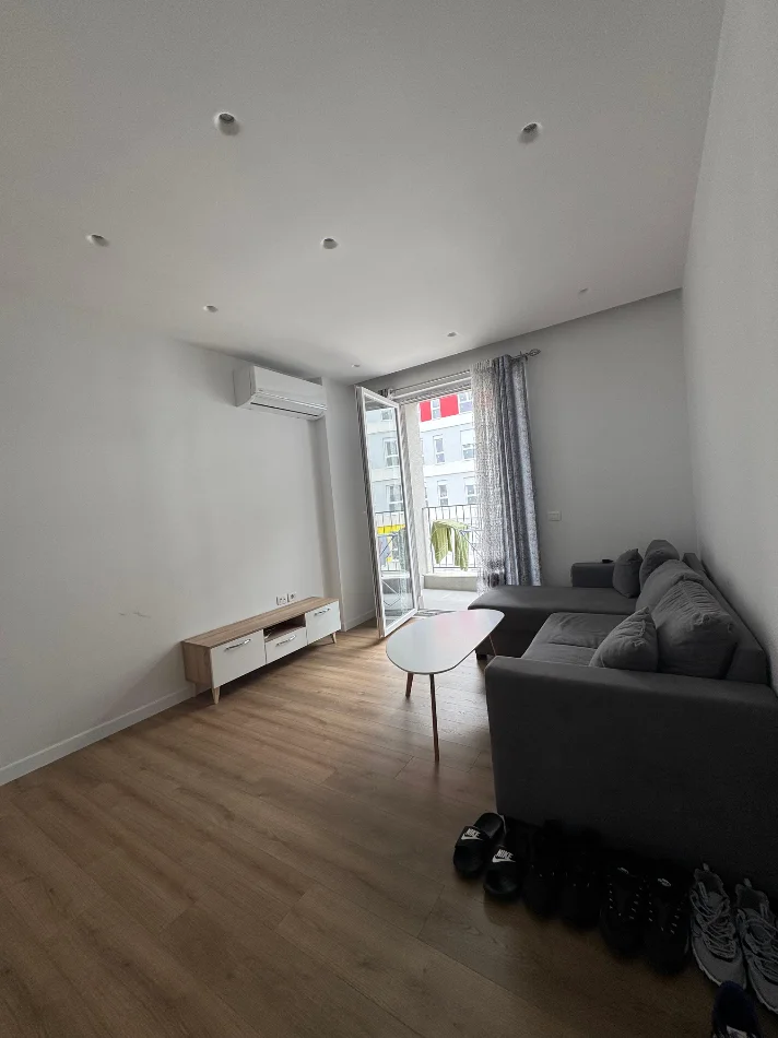 Tirane, jepet me qera apartament 1+1+Ballkon , 65 m² 350 € (Apartament 1+1 Per Qera Univers City I Pabanuar Me Pare)