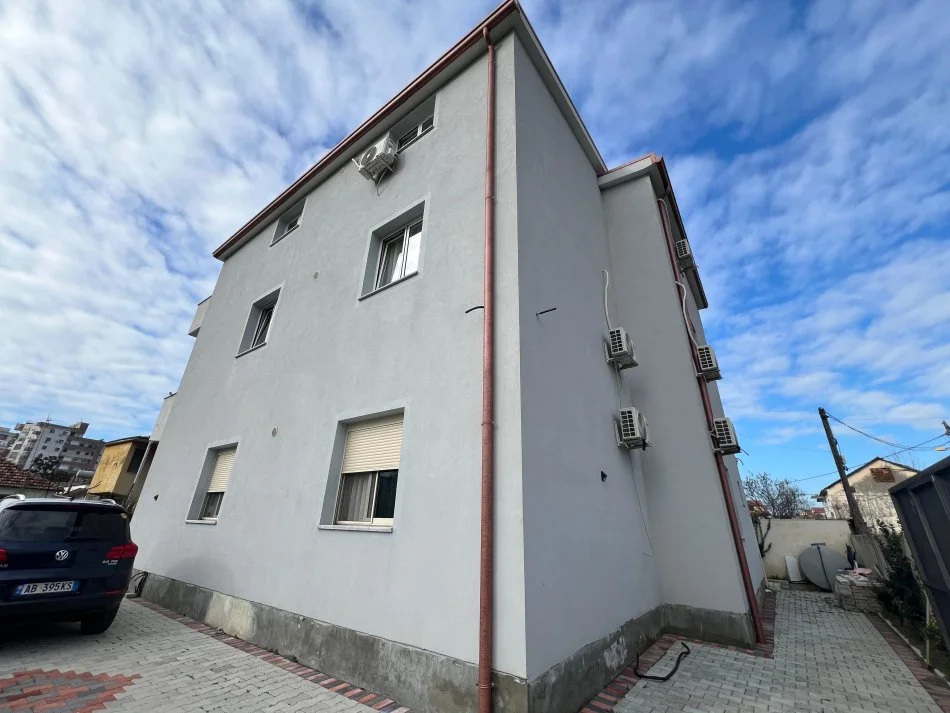 Durres, shitet Vile 3 Katshe , 400 m² 350.000 € (Prane Hekurudhes, Durres)