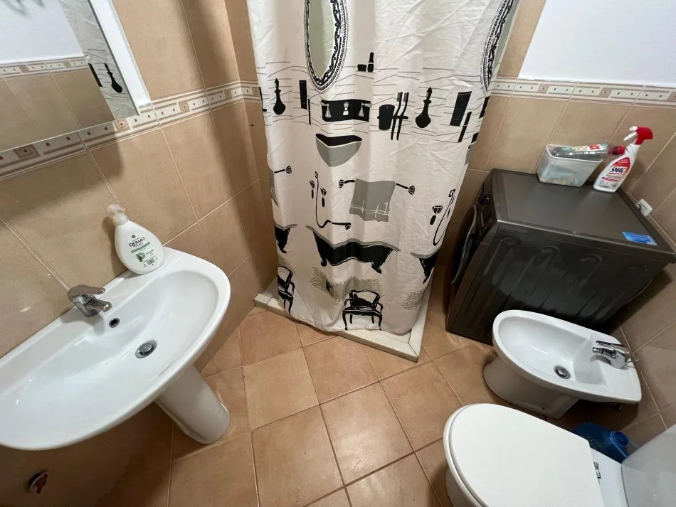 Tirane, jepet me qera apartament 2+1+Ballkon , 100 m² 850 €