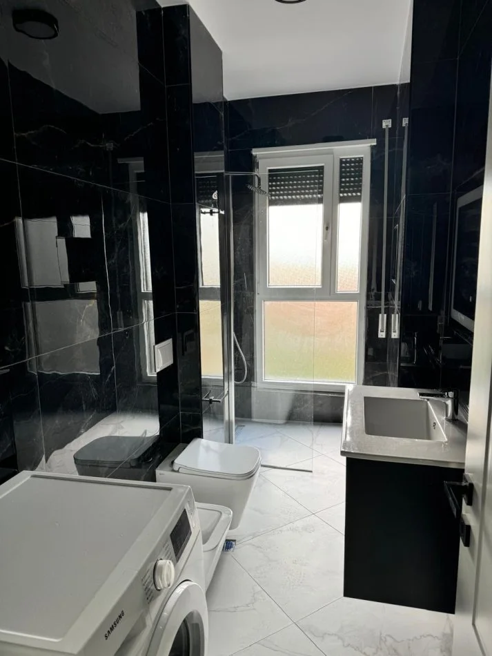 Tirane, jepet me qera apartament 1+1+Ballkon Kati 5, 70 m² 600 € (DON BOSKO)