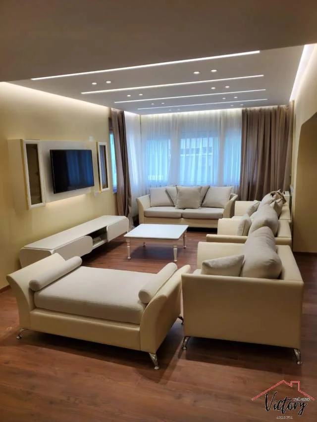 Tirane, jepet me qera apartament 2+1 Kati 8, 140 m² 1.500 Euro (Rruga Pjetër Zarishi)