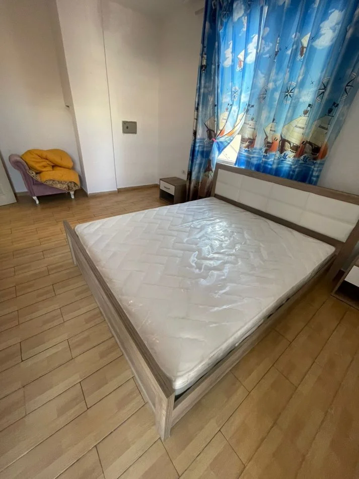 Tirane, jepet me qera apartament 1+1+Ballkon Kati 2, 60 m² 430 € (rruga Frang Bardhi)
