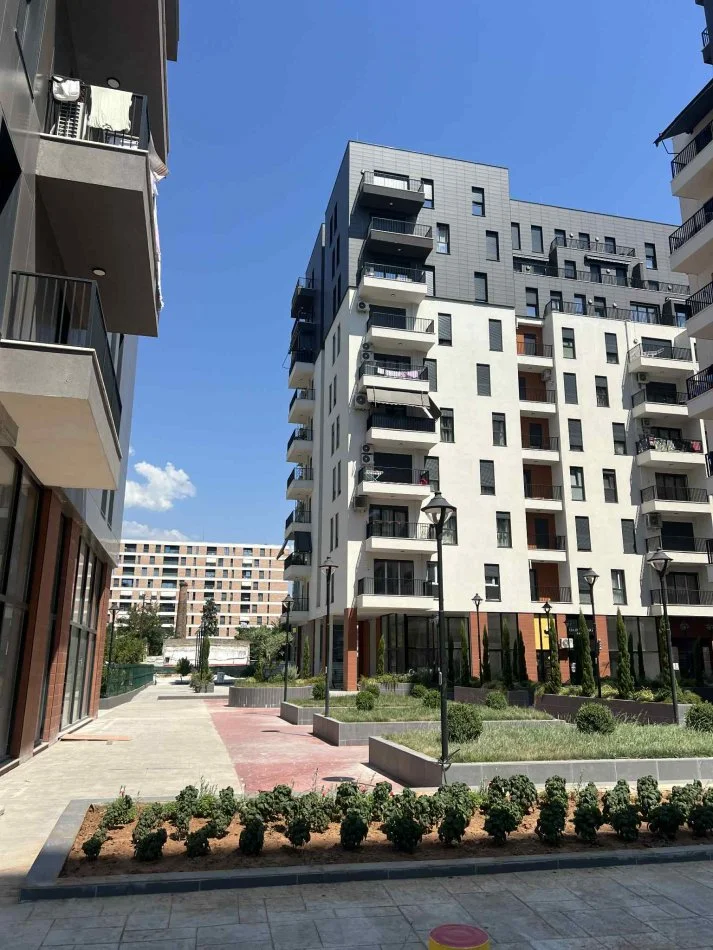 Tirane, jepet me qera apartament 2+1+Ballkon Kati 4, 100 m² 400 € (RRUGA DON BOSKO TRIO TOWER)