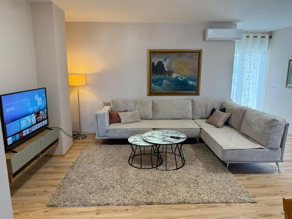 Tirane, jepet me qera apartament 1+1 Kati 10, 57 m² 600 € (Perballe Ambasades Amerikane)