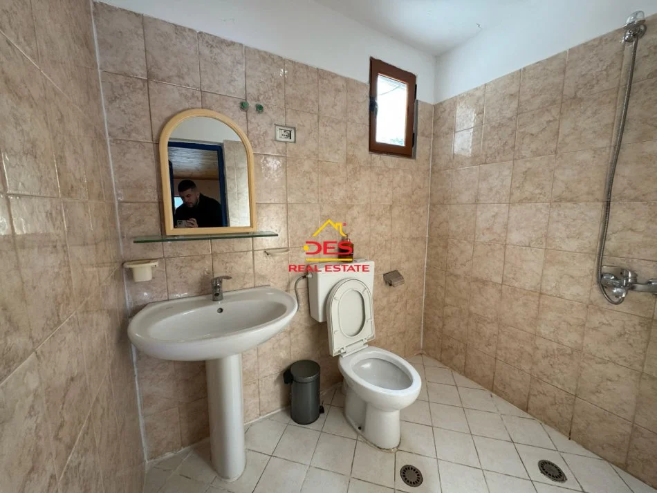 Vlore, jepet me qera 1 Katshe Kati 0, 35.000 € (Rruga Aleksandër Moisiu)