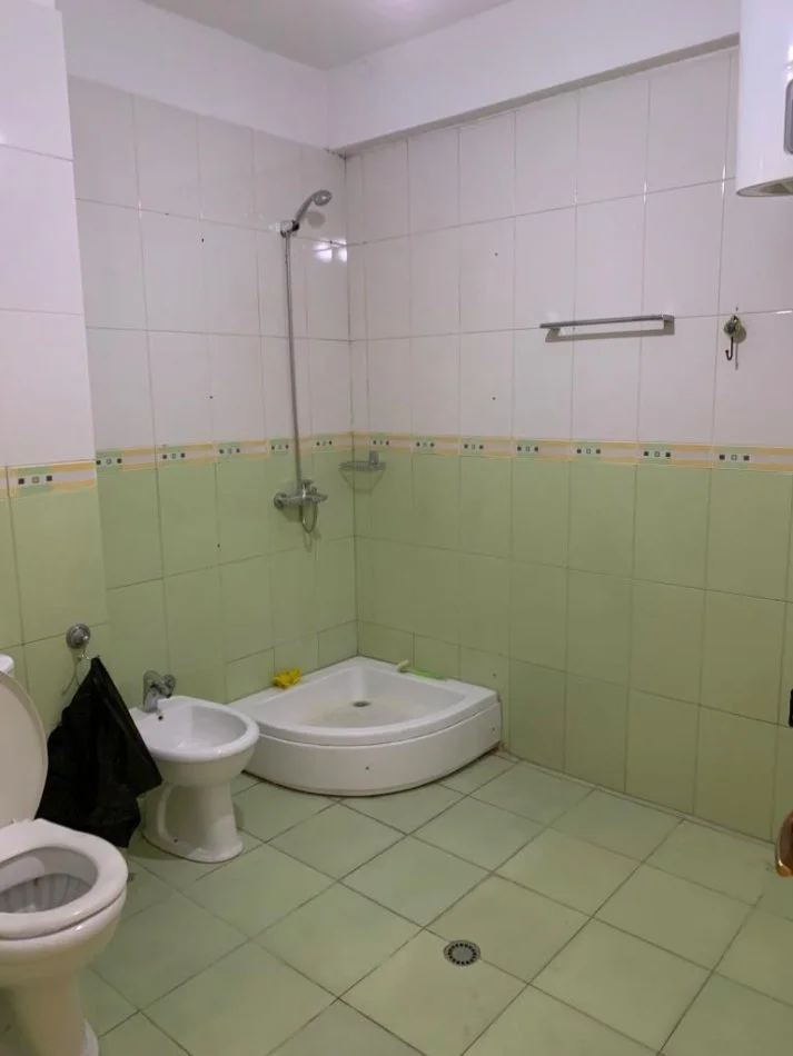 Tirane, jepet me qera apartament 2+1+Ballkon Kati 3, 96 m² 600 € (Kristal Centre)