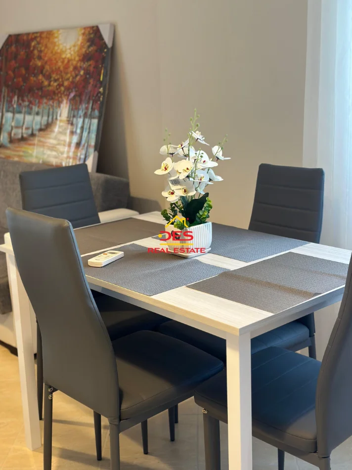 Vlore, jepet me qera apartament 1+1+Ballkon Kati 2, 70 m² 450 € (Lungomare)