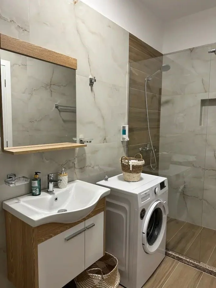 Tirane, jepet me qera apartament 1+1 Kati 4, 63 m² 800 € (Jepet Apartament Me Qira Porcelan)