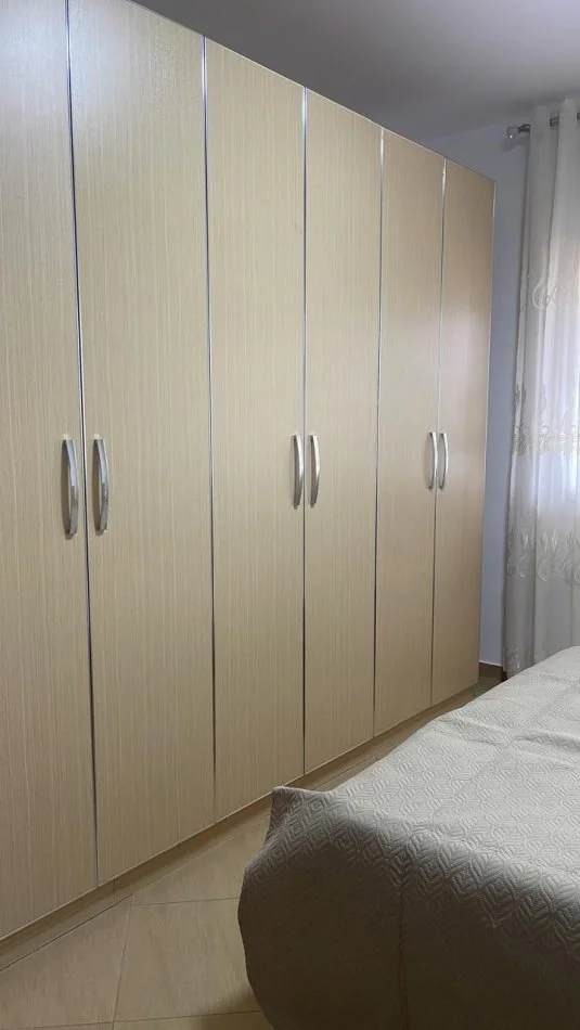 Tirane, jepet me qera apartament 1+1+Ballkon Kati 6, 65 m² 400 € (Rruga 5 Maj)