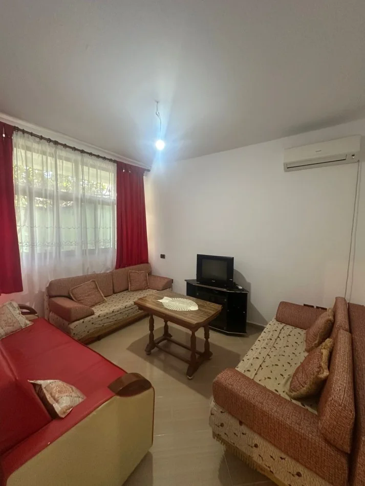 Tirane, jepet me qera apartament 2+1 Kati 1, 80 m² 450 € 