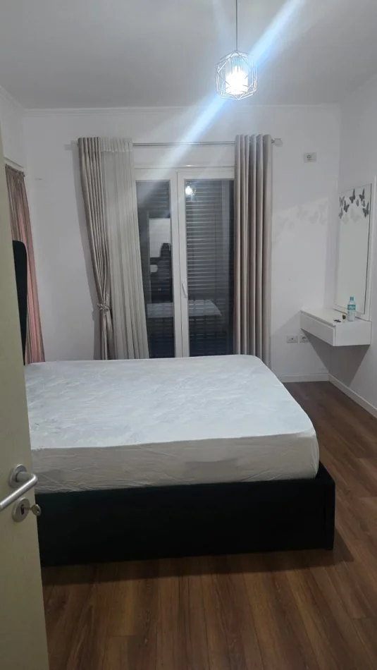 Tirane, jepet me qera apartament 1+1+Ballkon Kati 2, 67 m² 600 € 