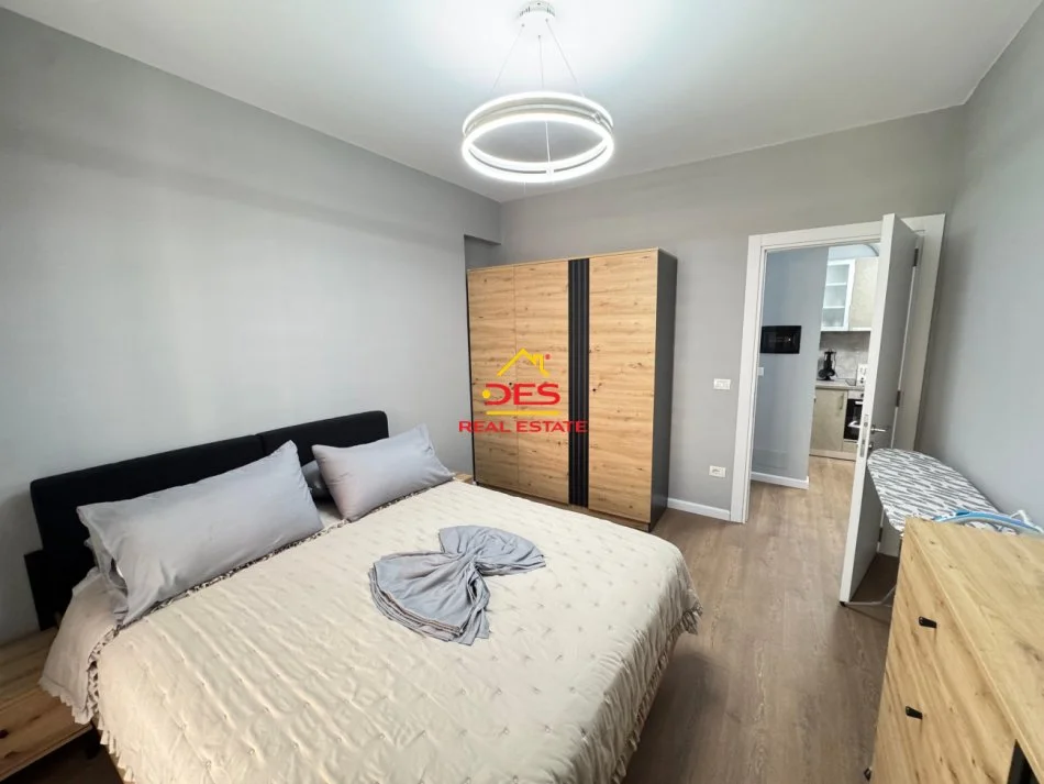 Vlore, jepet me qera apartament 1+1+Ballkon Kati 4, 70 m² 450 € (Rruga Murat Tërbaçi)