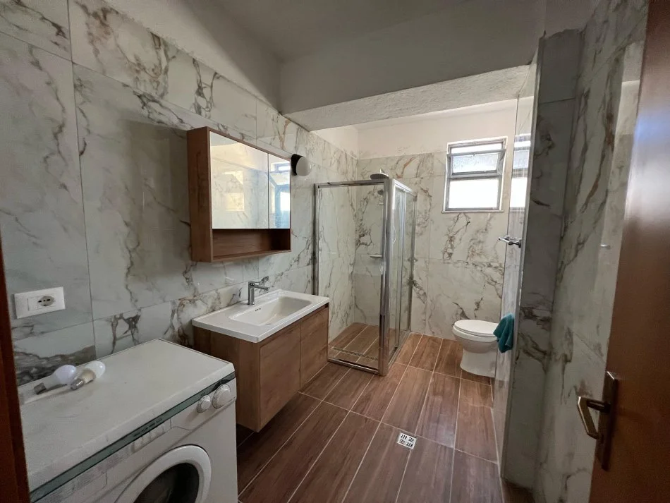 Tirane, jepet me qera apartament 2+1 Kati 6, 120 m² 950 € (Rruga Ibrahim rugova)