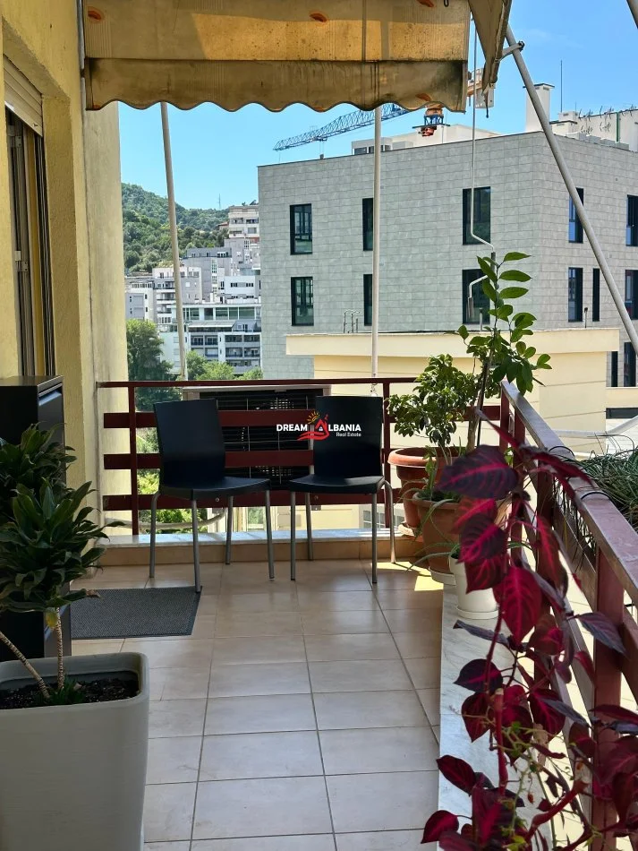 Tirane, jepet me qera apartament 2+1+Ballkon Kati 4, 110 m² 650 € (Ne zonen e Liqenit te Thate - ID 42215290)