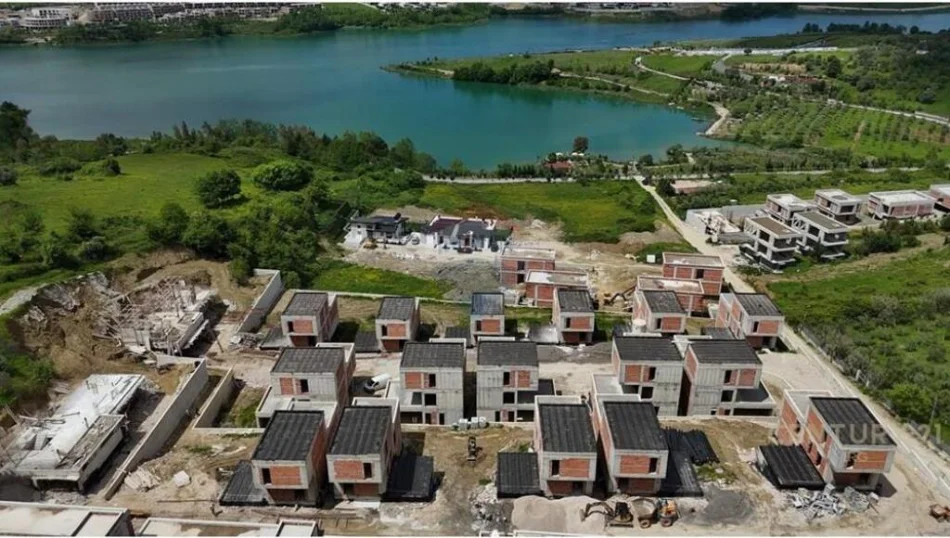Tirane, shitet Vile 3 Katshe Kati 3, 257 m² 530.000 € (Residenca Tërfili, Liqeni i Farkës)