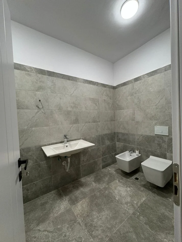 Tirane, shes 3+1, Kati 4, 133 m² 170,000 € (Astir)