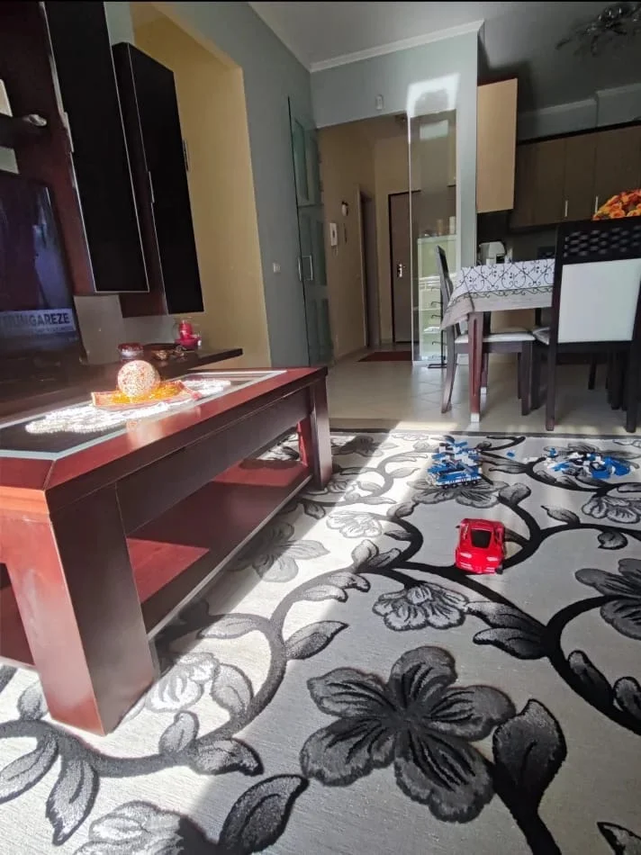 Tirane, jepet me qera apartament 2+1 Kati 2, 105 m² 1.100 € 