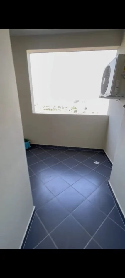 Tirane, jepet me qera apartament 3+1+Ballkon Kati 10, 95 m² 550 € 