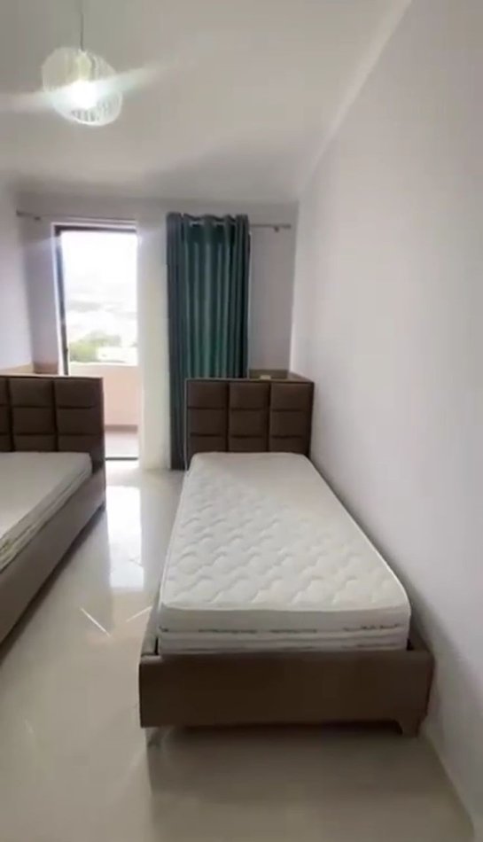 Tirane, jepet me qera apartament 2+1+Ballkon Kati 4, 85 m² 500 € (Shkoze)