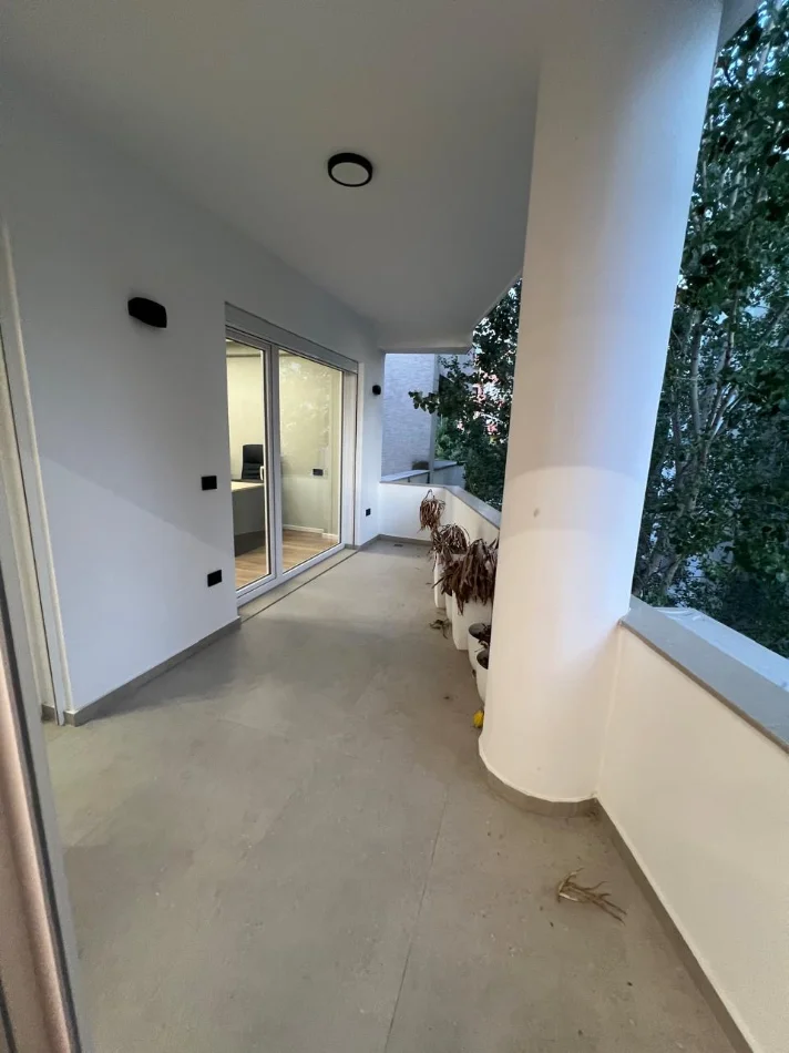 Tirane, jepet me qera apartament+verande | Penthouse 2+1+Ballkon Kati 4, 900 € 