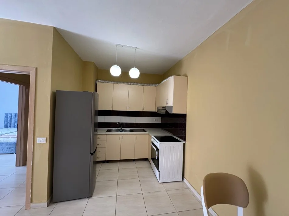 Tirane, jepet me qera apartament 2+1 Kati 3, 110 m² 550 € (Teodor keko)