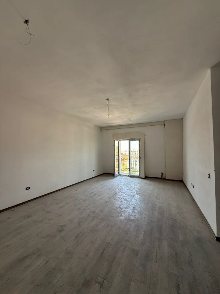 Tirane, shitet apartament 1+1+Aneks+Ballkon Kati 4, 82 m² 126.000 € (mjull-bathore)