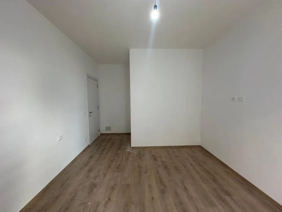 Tirane, shitet apartament 2+1+Ballkon Kati 2, 83 m² 104.500 € (Univers City)