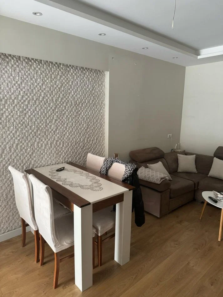 jepet me qera apartament 2+1 kompleksi dine fratari astir , 400 €