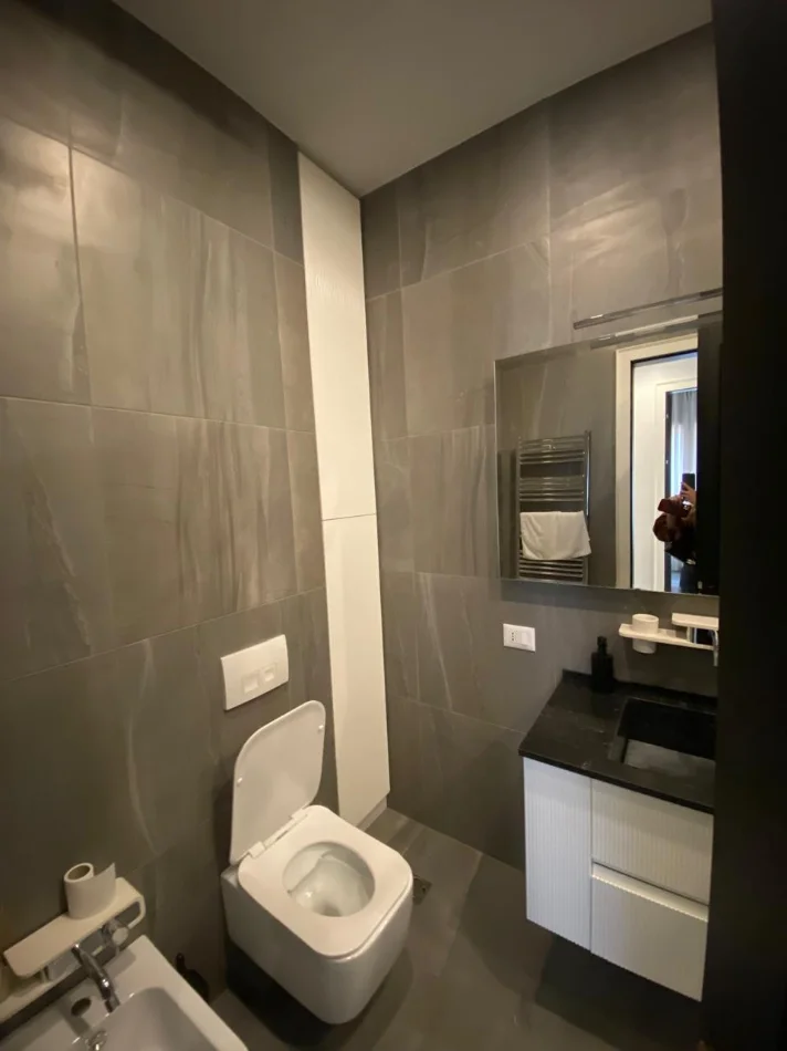 Tirane, jepet me qera apartament 2+1 Kati 5, 100 m² 1.400 € (Delijorgji)