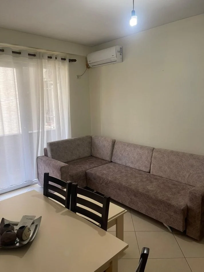 Tirane, jepet me qera apartament 1+1 Kati 2, 63 m² 400 € (Rr. Teodor Keko)